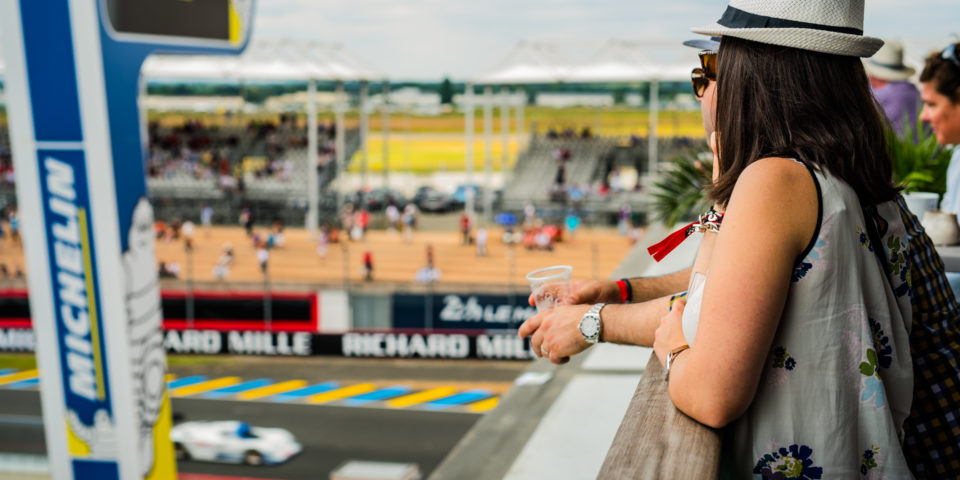 Terrasse open bar Packs vip privilège le mans classic