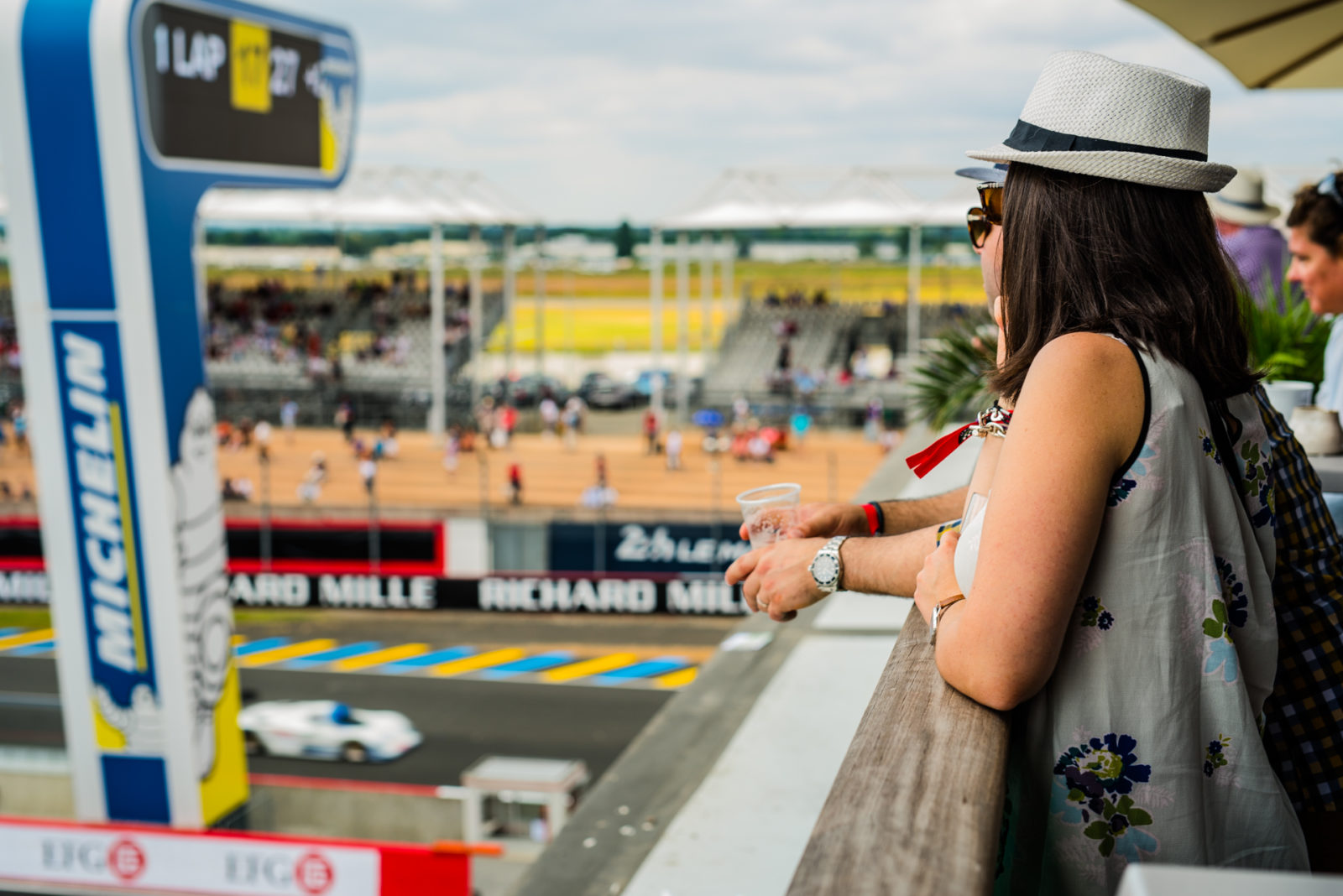 Terrasse open bar Packs vip privilège le mans classic